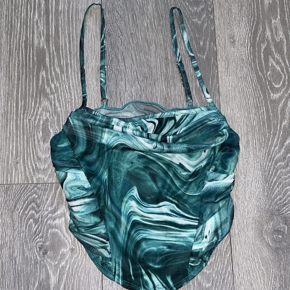 Two marble designed cropped tank tops - Picture 2 of 3